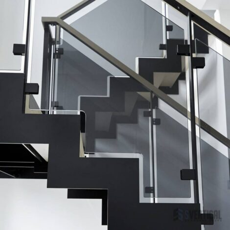Ограждение и косоуры лестницы с площадкой 180° Открытого типа на Косоурах из стального листа