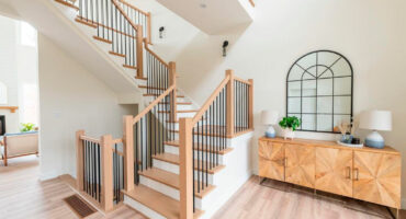 Разновидности лестниц на второй этаж для дома или квартиры. Общий вид.