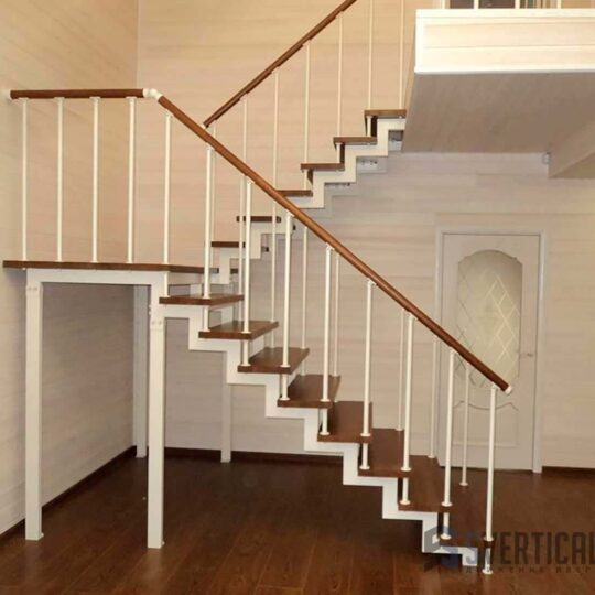 Образец Ограждения лестницы - Стандарт. Вид сбоку перила, лестница.