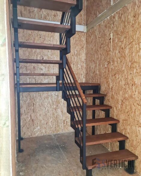 Обшивка Сосной лестницы Открытого типа с площадкой